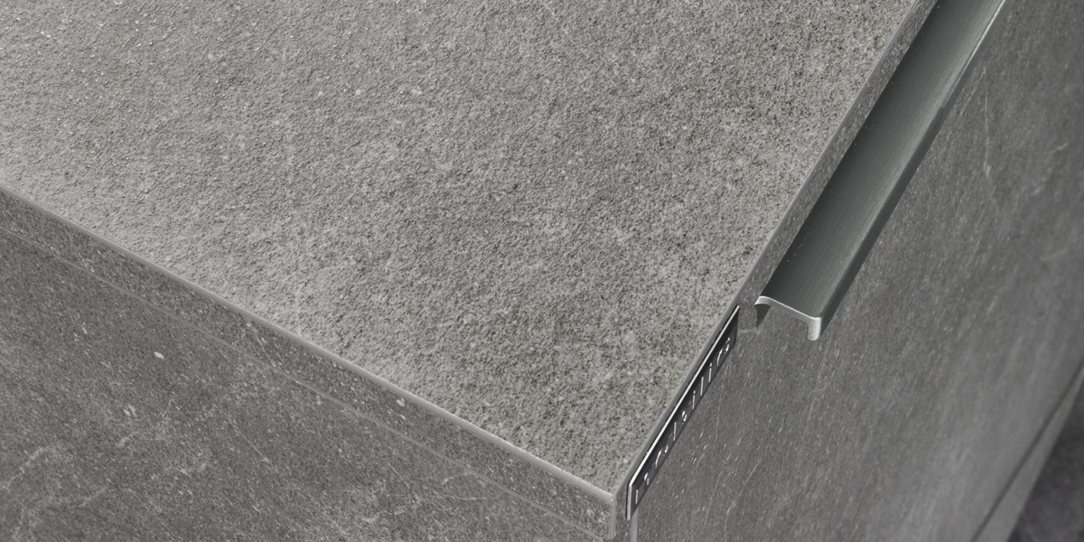 Werkbladen moeten bestand zijn tegen de meest uiteenlopende keukentaken en garant staan voor maximale hygiëne en duurzaamheid.