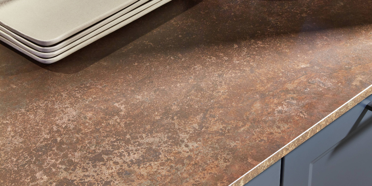 Werkbladen moeten bestand zijn tegen de meest uiteenlopende keukentaken en garant staan voor maximale hygiëne en duurzaamheid.