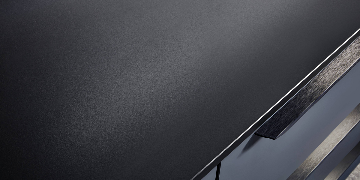 Werkbladen moeten bestand zijn tegen de meest uiteenlopende keukentaken en garant staan voor maximale hygiëne en duurzaamheid.